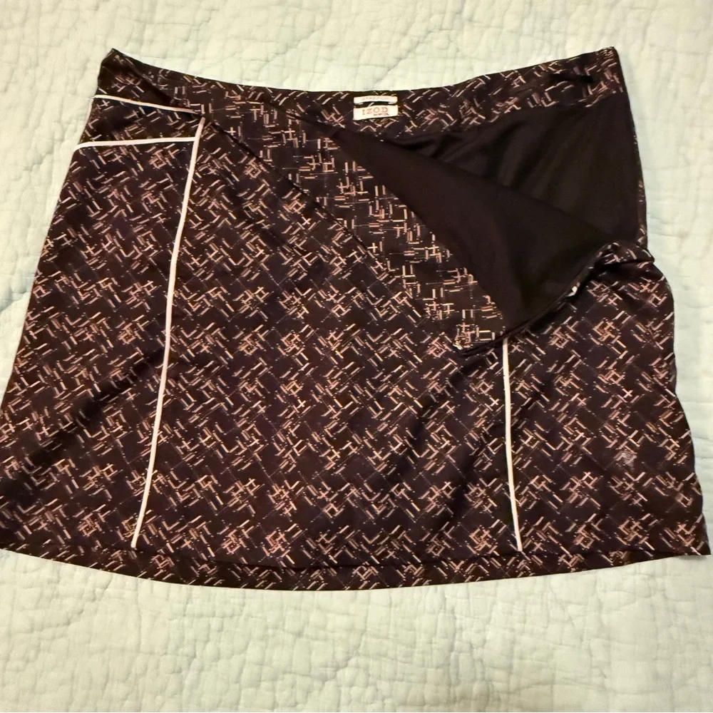 Izod Black and White A-Line Skort - Picture 6 of 13